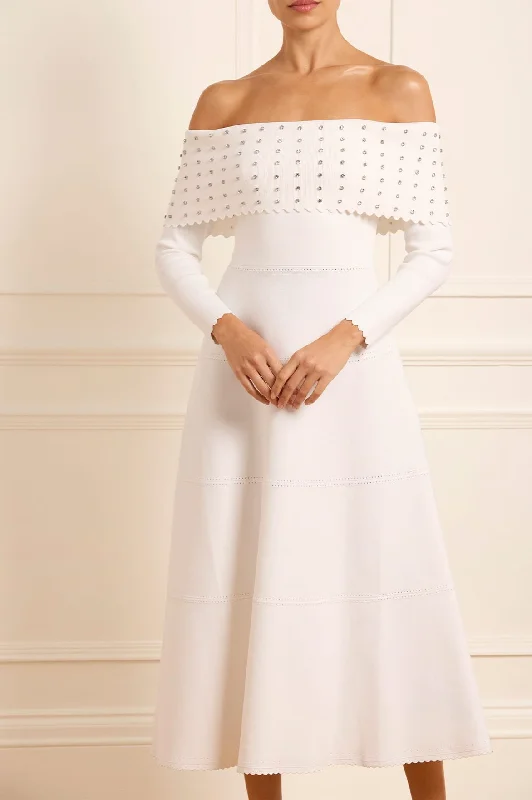 Long - Sleeve Women Dress in Velvet for a Luxurious Winter Look Long - Sleeve Women Dress in Velvet for a Luxurious Winter Look Embellished Bardot Knit Gown Long - Sleeve Women Dress in Velvet for a Luxurious Winter Look Long - Sleeve Women Dress in Velvet for a Luxurious Winter Look Embellished Bardot Knit Gown