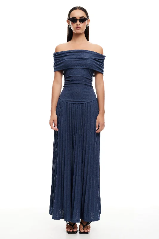 Maxi Women Dress with Floral Print for a Bohemian Vibe Maxi Women Dress with Floral Print for a Bohemian Vibe LIONESS Field Of Dreams Maxi Navy Maxi Women Dress with Floral Print for a Bohemian Vibe Maxi Women Dress with Floral Print for a Bohemian Vibe LIONESS Field Of Dreams Maxi Navy