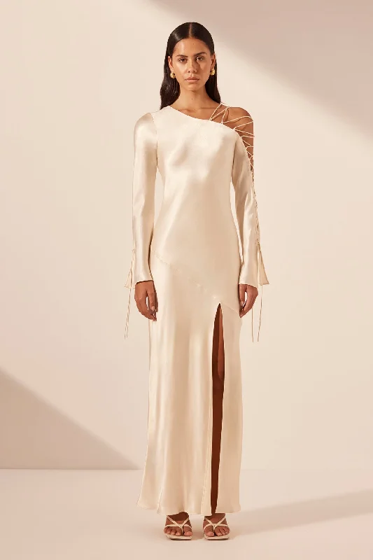 Backless Women Dress for a Sexy and Alluring Look at Evening Events Backless Women Dress for a Sexy and Alluring Look at Evening Events NORA LACE DETAIL MAXI DRESS - CREAM Backless Women Dress for a Sexy and Alluring Look at Evening Events Backless Women Dress for a Sexy and Alluring Look at Evening Events NORA LACE DETAIL MAXI DRESS - CREAM