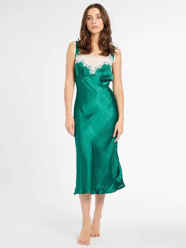 Empire Waist Women Dress to Accentuate the Bust and Conceal the Waist Empire Waist Women Dress to Accentuate the Bust and Conceal the Waist Rowe Dress in Emerald Empire Waist Women Dress to Accentuate the Bust and Conceal the Waist Empire Waist Women Dress to Accentuate the Bust and Conceal the Waist Rowe Dress in Emerald