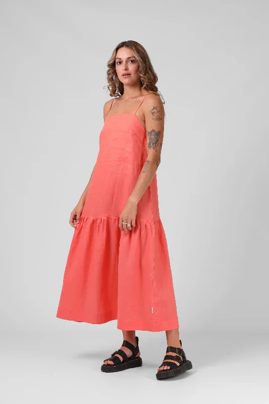 Halter Neck Women Dress to Show Off the Shoulders and Neckline Halter Neck Women Dress to Show Off the Shoulders and Neckline RPM Antoinette Dress Washed Coral Halter Neck Women Dress to Show Off the Shoulders and Neckline Halter Neck Women Dress to Show Off the Shoulders and Neckline RPM Antoinette Dress Washed Coral