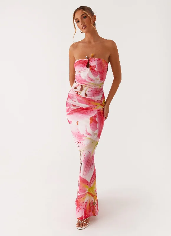 Pleated Women Dress with a Timeless and Elegant Texture Pleated Women Dress with a Timeless and Elegant Texture Rudy Maxi Dress - White Pink Lilly