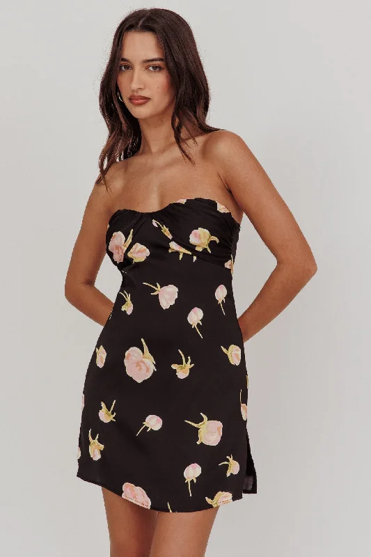 Ruffled Women Dress with Multiple Layers for a Playful and Girly Style Ruffled Women Dress with Multiple Layers for a Playful and Girly Style Sian Strapless Sweetheart Mini Dress Flowers Black Ruffled Women Dress with Multiple Layers for a Playful and Girly Style Ruffled Women Dress with Multiple Layers for a Playful and Girly Style Sian Strapless Sweetheart Mini Dress Flowers Black