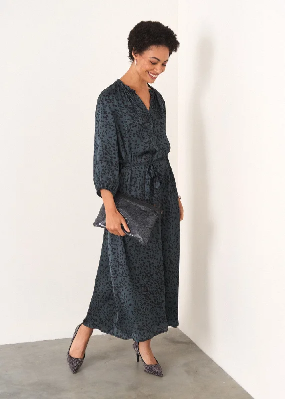 Halter Neck Women Dress to Show Off the Shoulders and Neckline Halter Neck Women Dress to Show Off the Shoulders and Neckline WINNIE SPOT PRINT DRESS Halter Neck Women Dress to Show Off the Shoulders and Neckline Halter Neck Women Dress to Show Off the Shoulders and Neckline WINNIE SPOT PRINT DRESS